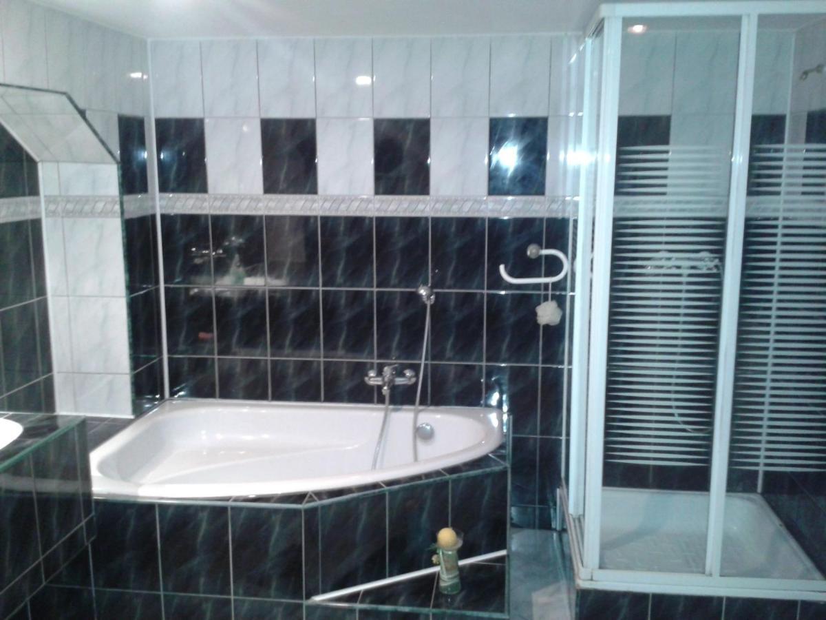 Spacious Holiday Home In Stara Kamienica With Pond Exterior foto